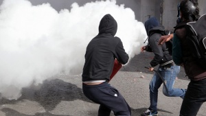 Анархисти изпотрошиха тролейбус на градския транспорт в Гърция