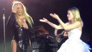 Руски олигарх изненада внучката си с Марая Кери и Елтън Джон на живо (ВИДЕО)