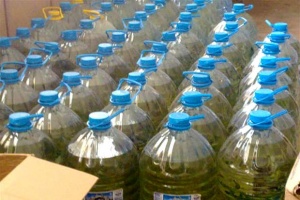 Митничари задържаха 594 литра нелегална ракия, пакетирана като минерална вода