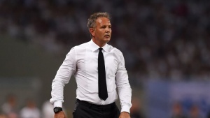 Синиша бесен! Троши паната след мача с Милан