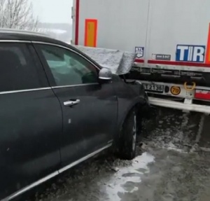 Пореден пътен инцидент заради снежната обстановка