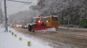 Над 120 снегорина са обработвали улиците в София тази нощ