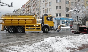 Над 140 машини обработват столичните улици срещу заледяване