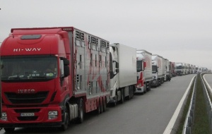 Забраниха вдижението на тирове над 12 тона в София област