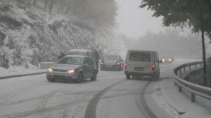 Остава бедственото положение заради снега в Източна България