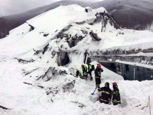 Спасените от хотела в Италия смучели лед, за да оцелеят