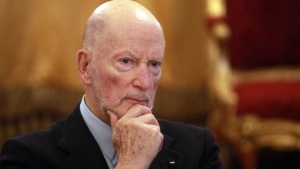 Симеон II застана пред царския трон на церемонията за Радев, никой не го приближи