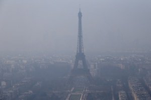Ограничиха движението на автомобили в Париж заради гъстия смог