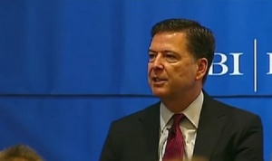 Джеймс Коми остава шеф на ФБР