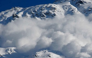 Прекратиха издирването на оцелели в затрупания от лавина хотел в Италия