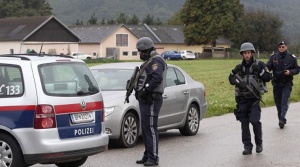 В Австрия задържаха осем души за връзки с ИД
