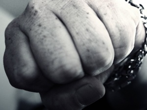 Руски депутат: За да няма побои в семейството, бракът трябва да е по любов