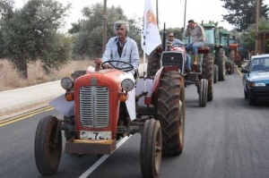 Гръцките земеделци блокираха границата с Македония
