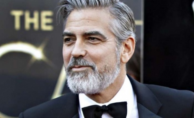 Джордж Клуни чака близнаци през март