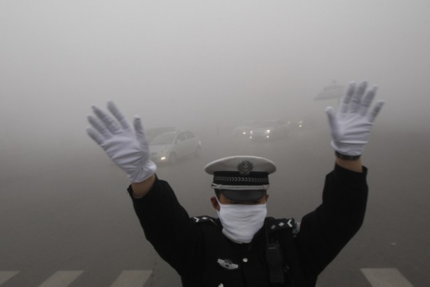 В Китай отмениха над 180 полета заради смога