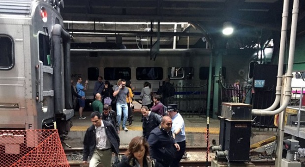 32-ма пострадаха при дерайлиране на влак в Ню Йорк