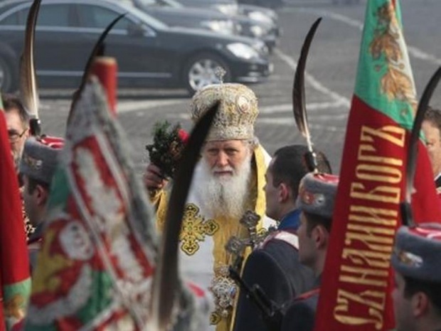 Патриарх Неофит освети знамената на Българската армия