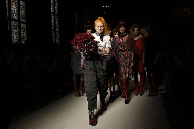 Вивиан Уестууд постигна фурор със смесено дефиле в Лондонската седмица на мъжката мода