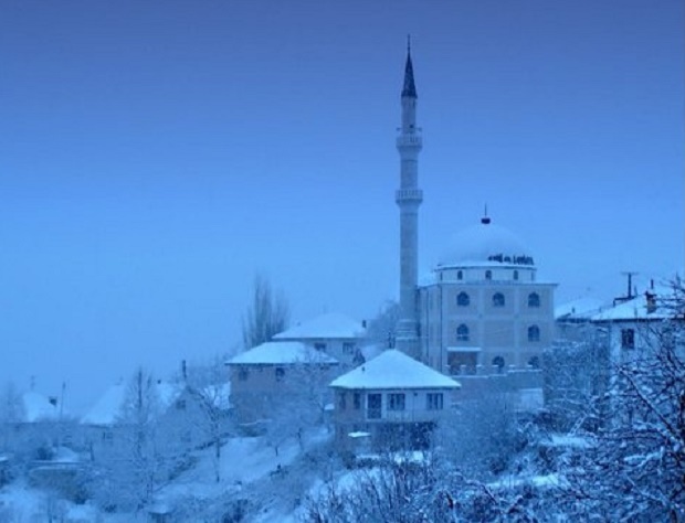 Лошото време взе 3 жертви в Турция, тента на джамия рухна от тежкия сняг