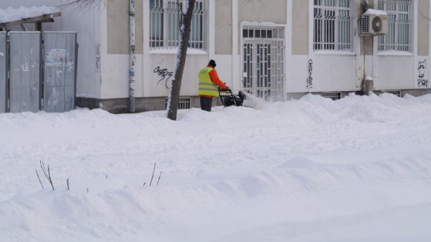 Проблеми със снегопочистването затвори част от улиците в Търговище