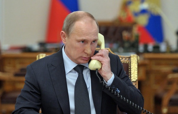 Меркел, Оланд и Путин преговаряха по телефона за Украйна