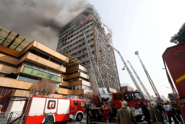 Над 30 пожарникари са загинали при рухването на търговския център в Техеран