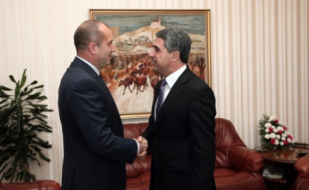 Плевнелиев предава президентския пост на тържествена церемония