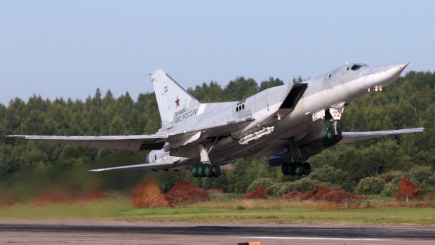 Шест руски бомбардировача удариха ИДИЛ в Източна Сирия