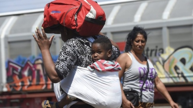 В САЩ забраниха интервютата с бежанци заради промяна в политиката на Тръмп