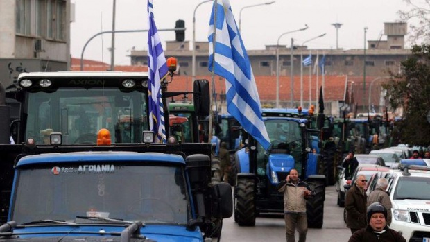 Гръцките фермери готвят блокади по границата от днес