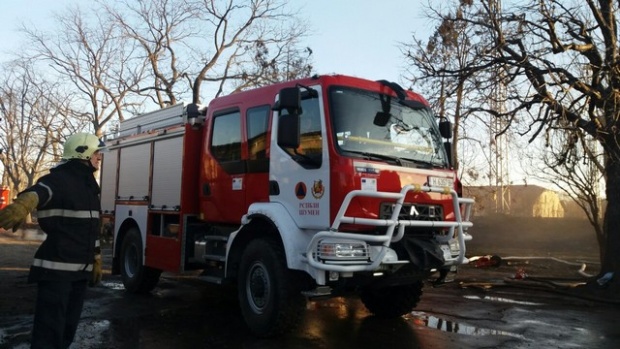 Пожар горя в автосервиз в Благоевград. Има щети