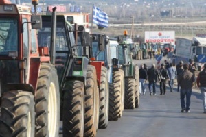 Гръцките фермери влизат със земеделска техника в Солун
