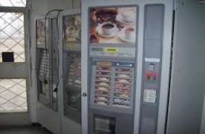 Криминалнопроявени свиха 70 лв. на стотинки от кафе автомати в Търновско