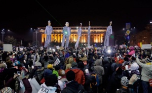 Четвърта вечер масови протести срещу корупцията в Румъния