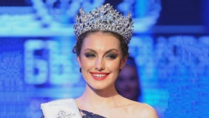 Мис България 2015 влезе в политиката