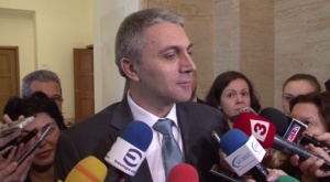 Карадайъ: Виждаме надпревара в полето на популизма