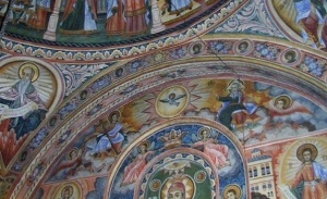 Скандал! Манастирът на патриарх Неофит печели от нелегална ракия