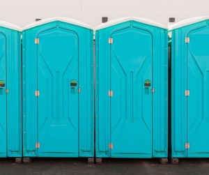 По-добре късно, отколкото никога! Поставиха химически тоалетни на „Капитан Андреево“