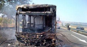 Автобус на градския транспорт в Пловдив горя заради повреда в двигателя