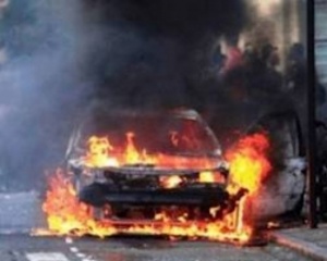 Кола пламна в движение в столицата, подозират повредена газова уредба