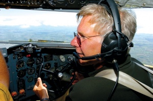 Харисън Форд побърка управата на летището в Калифорния! Приземи самолета си на грешна писта