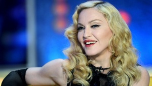 Мадона отново се разголи, снимаха я за за Vogue (СНИМКИ)