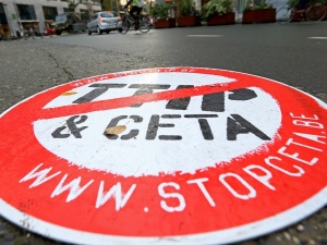 Масови протести срещу СЕТА пред европарламента в Страсбург