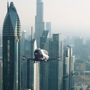 Китайски дронове возят пътници в Дубай
