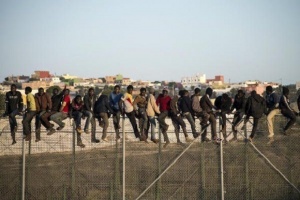 Над триста мигранти нахлуха в испанския анклав Сеута в Мароко тази сутрин