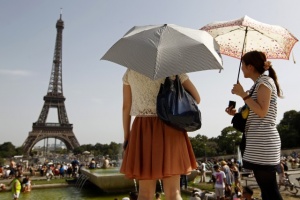 Силен спад на туристите в Париж заради тероризма