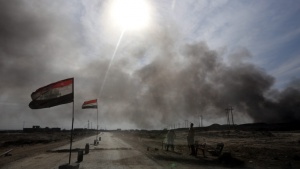 Иракски военни щурмуват летището в Мосул