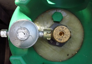 Избухна пожар в мол във Варна