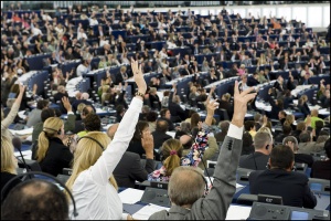 Европарламентът готви резолюция за визите, изисквани от САЩ за граждани на ЕС