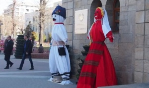 Гости и жители на Хасково се радват на гигантски Пижо и Пенда